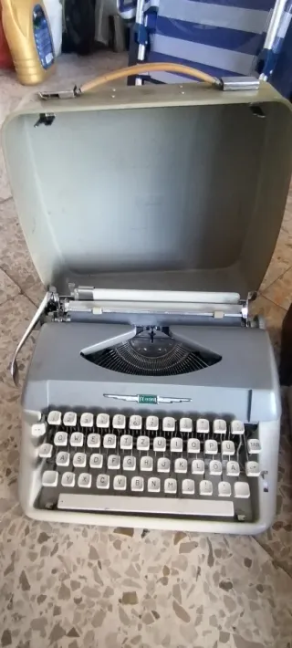 Máquinas de escribir Florida y Olivetti