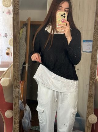 Jersey negro con camisa blanca