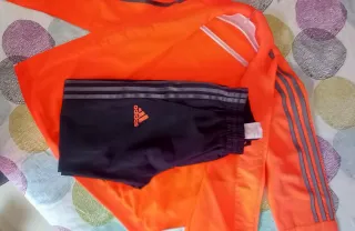 Chándal Adidas niño naranja y negro