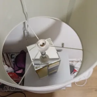 Lámpara de mesa moderna