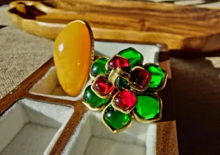 Anillo vintage oro grueso rojo, muy elegante