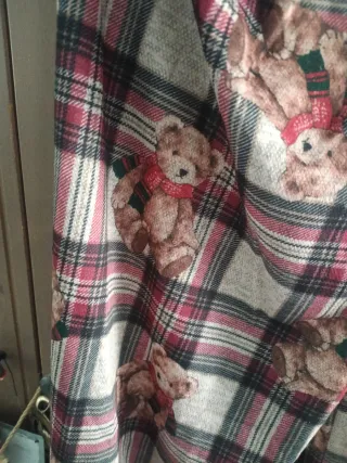 Pantalón pone talla única pero es como una L