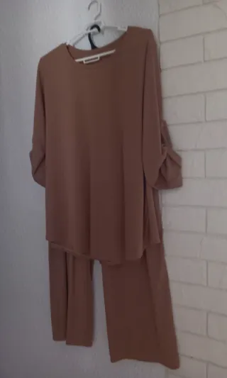 Conjunto pantalón y blusa beige