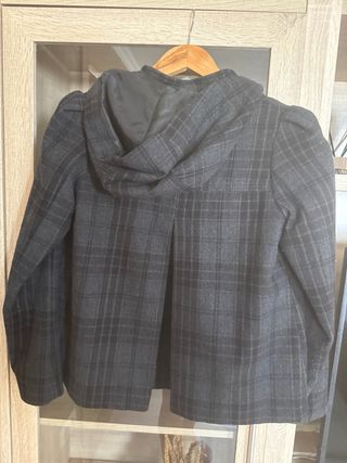 Abrigo H&M cuadros gris