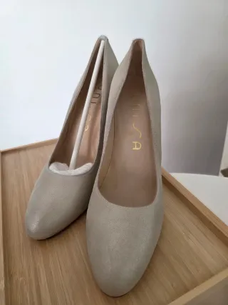 Zapatos de tacón beige talla 41