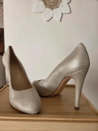 Zapatos de tacón beige talla 41