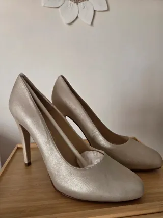 Zapatos de tacón beige talla 41