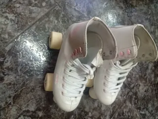 Patines artísticos blancos