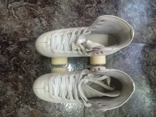 Patines artísticos blancos