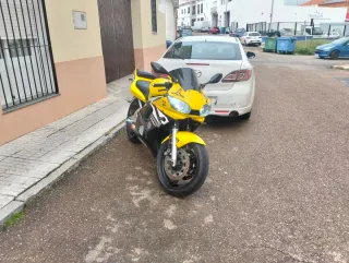 Yamaha R6 Amarilla aceptó cambio por coche