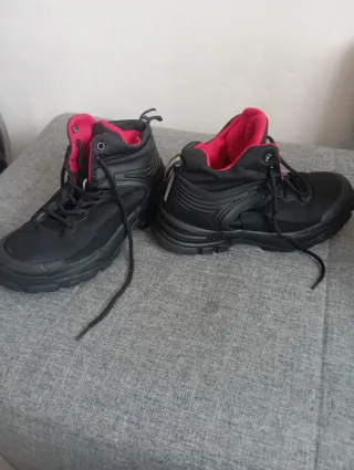 Zapatos de seguridad negros y rojos