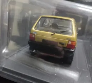 Fiat Uno. Escala 1:24. Dorado. Nuevo.