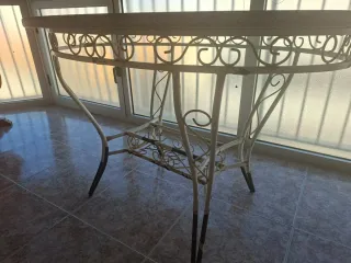 Mesa de hierro y piedra con 4 sillas en Denia