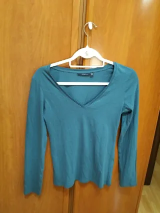 Camiseta Kiabi manga larga cuello pico Talla S