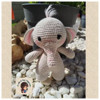 Elefante amigurumi crochet hecho a mano