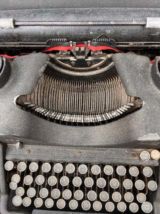 Máquina de escribir antigua Hispano Olivetti