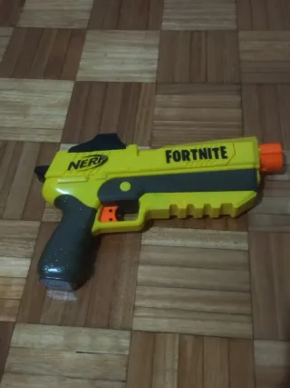 Pistola Nerf Fortnite Amarela
