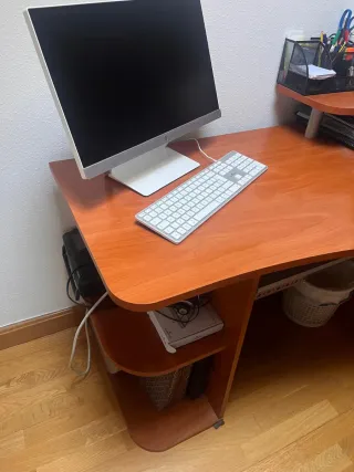 Mesa de oficina de madera (Desmontada)