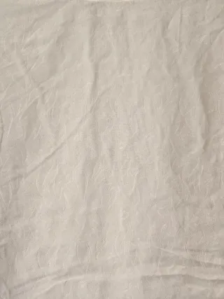 Blusa ONLY blanca con volantes