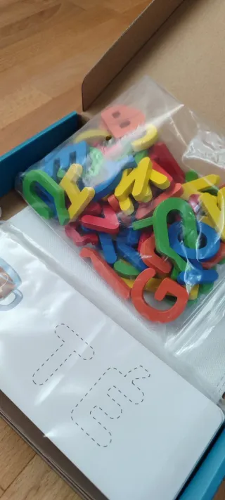 Juego de letras de madera y palabras para niños