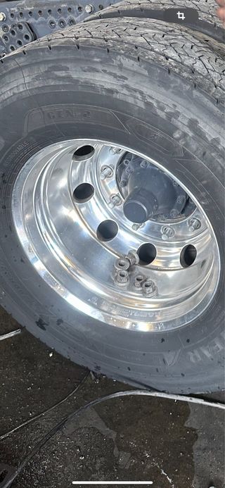 Llantas y Neumáticos Camión medida 315/80 22.5