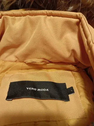 Abrigo Vero Moda amarillo con capucha