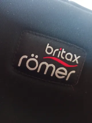 Silla de coche para bebé Britax. RŌMER
