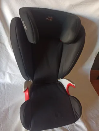 Silla de coche para bebé Britax. RŌMER
