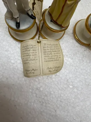 Gruppo 4 statuine porcellana MEDEA