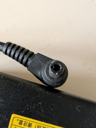 Cargador Portátil 180W 19V