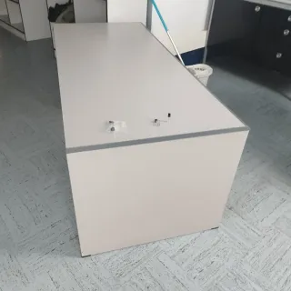 Mesa de despacho gris