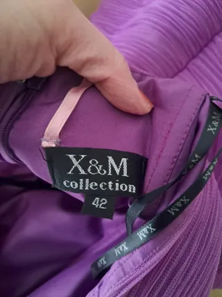 Elegante vestido largo con cola