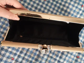 Bolso de mano con cadena