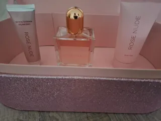 Estuche Rose Nude Perfume y Crema