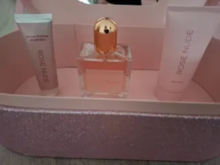 Estuche Rose Nude Perfume y Crema