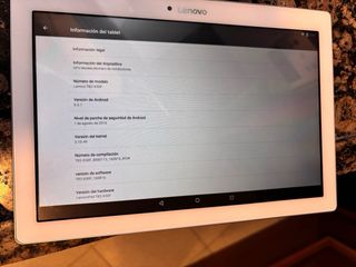 Tablet Lenovo Blanca modelo TB2-X30F
