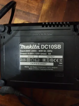 Cargador Makita DC10SB