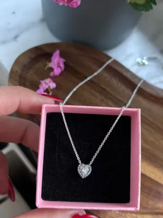 Collar plateado corazón blanco