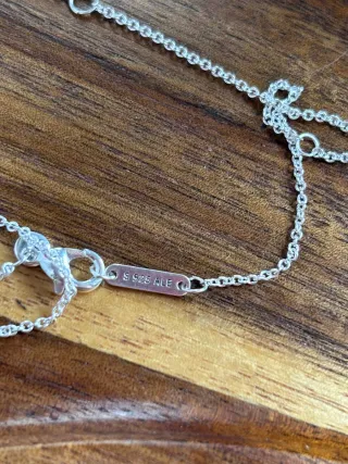 Collar plateado corazón blanco