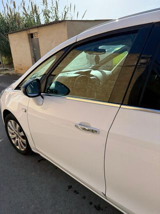 Opel Zafira 2012