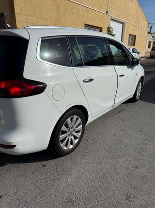 Opel Zafira 2012