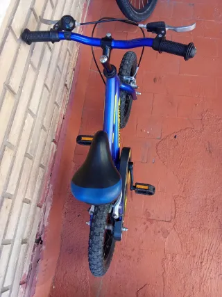 Bicicleta infantil azul ATRACTOR