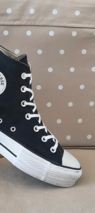 Converse con plataforma color negro número 41