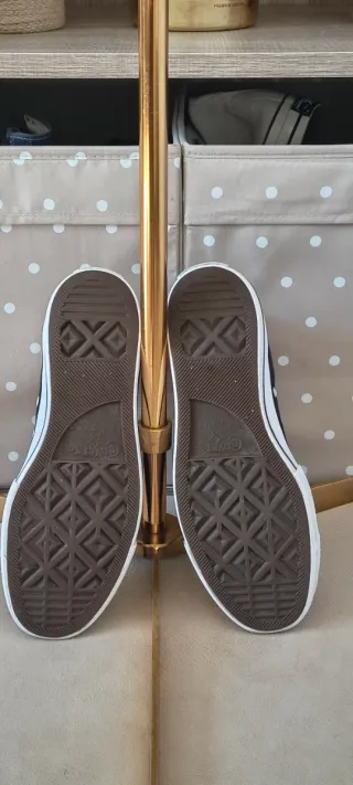 Converse con plataforma color negro número 41