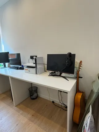 Escritorio blanco de madera,2 unidades por 50€