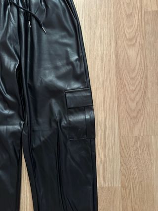 Pantalón SHEIN cuero negro talla 34