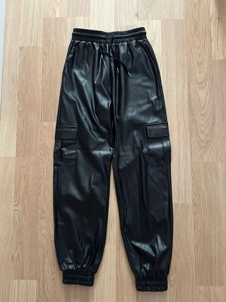 Pantalón SHEIN cuero negro talla 34