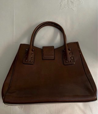 Bolso de piel marrón