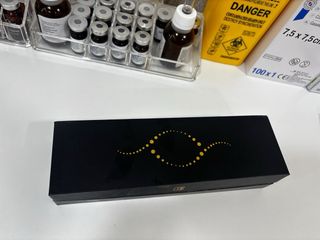 Pluma Hyaluron Profesional Negra/Dorada