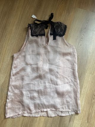 Blusa Next rosa con encaje negro